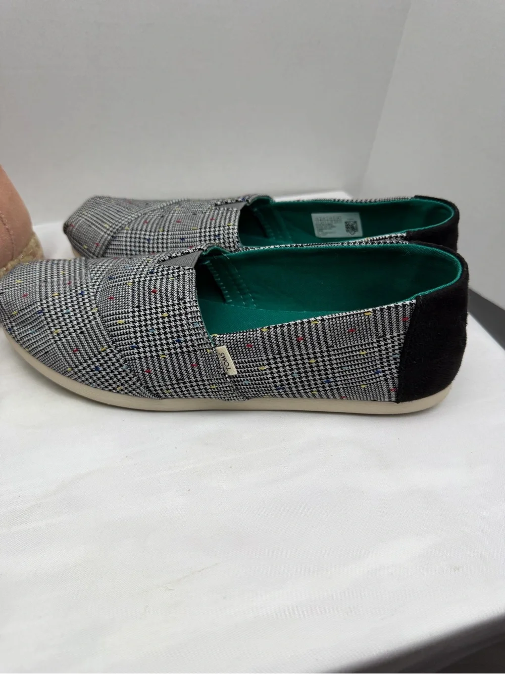 Toms pair women